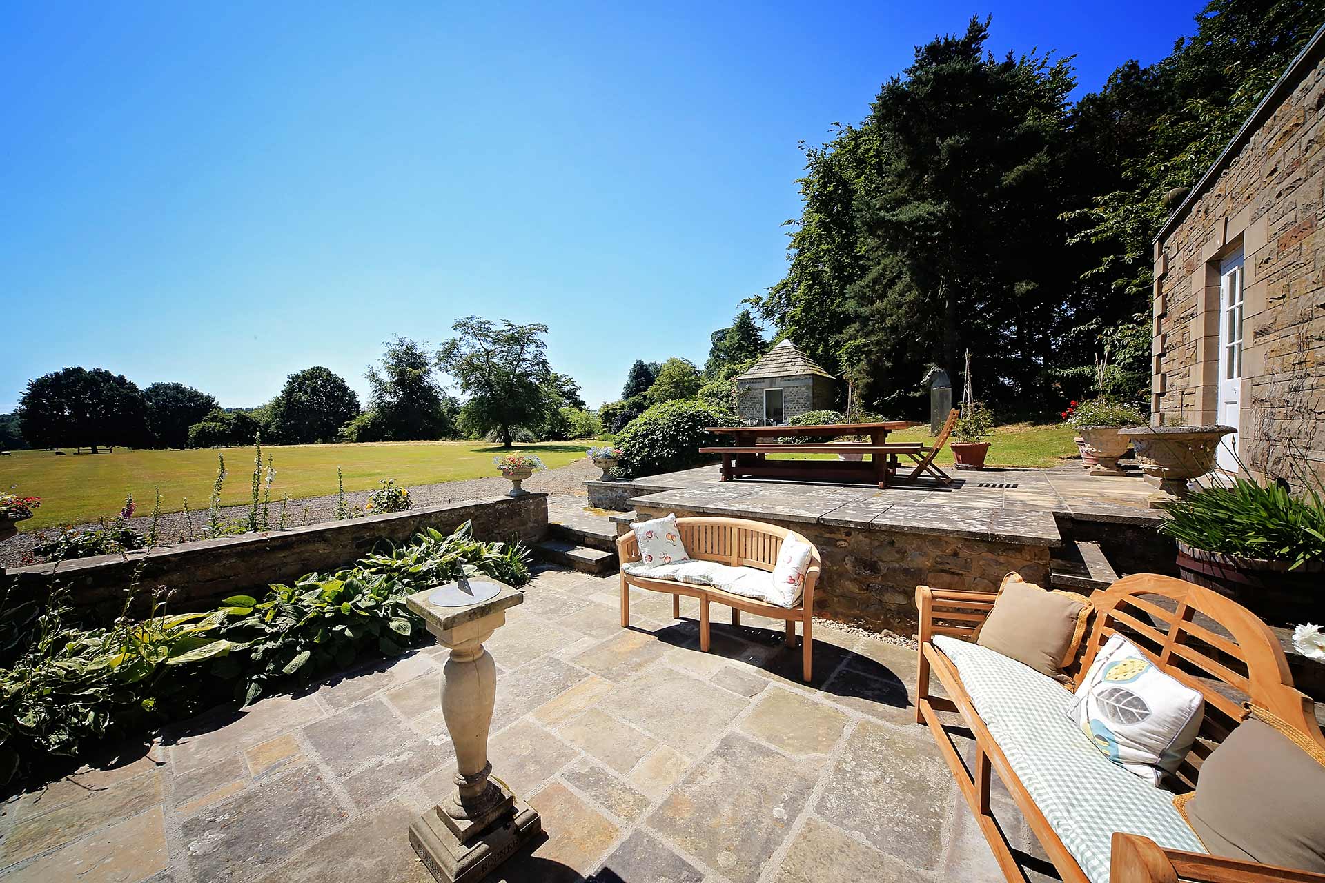 Why You Should Visit A Wellbeing Retreat Center?